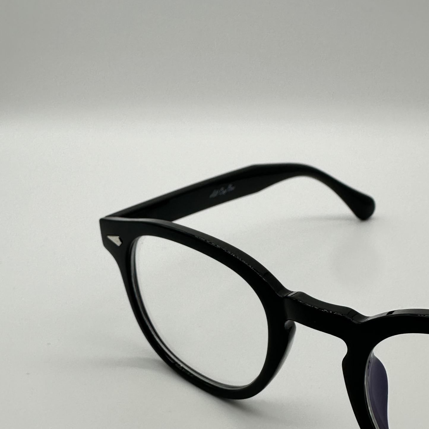 Round black transparent shades